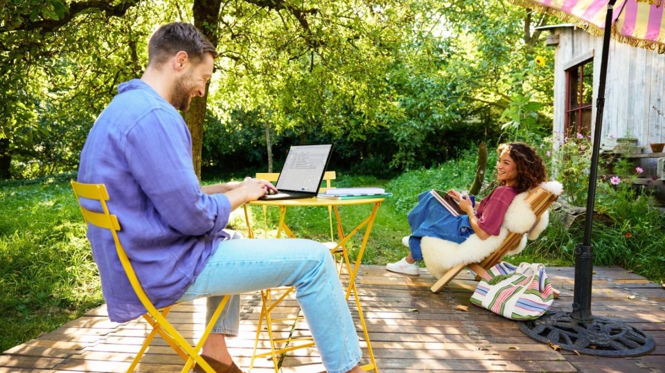 telewerkers in de tuin